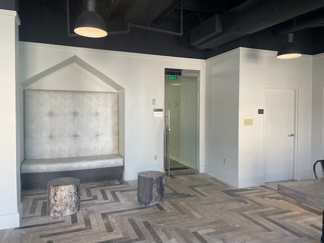 More Photos Of 100 Bull St, Savannah Office Residential For Lease