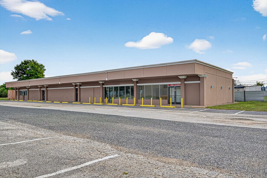 More Photos Of 13001-13011 Fondren Rd, Houston Unknown For Lease