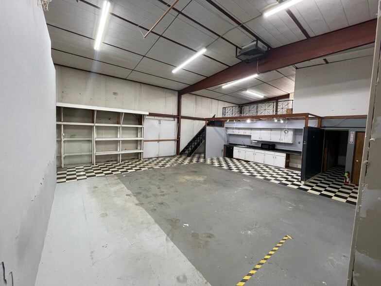 More Photos Of 3310-3320 S Knox Ct, Englewood Research And Development For Lease