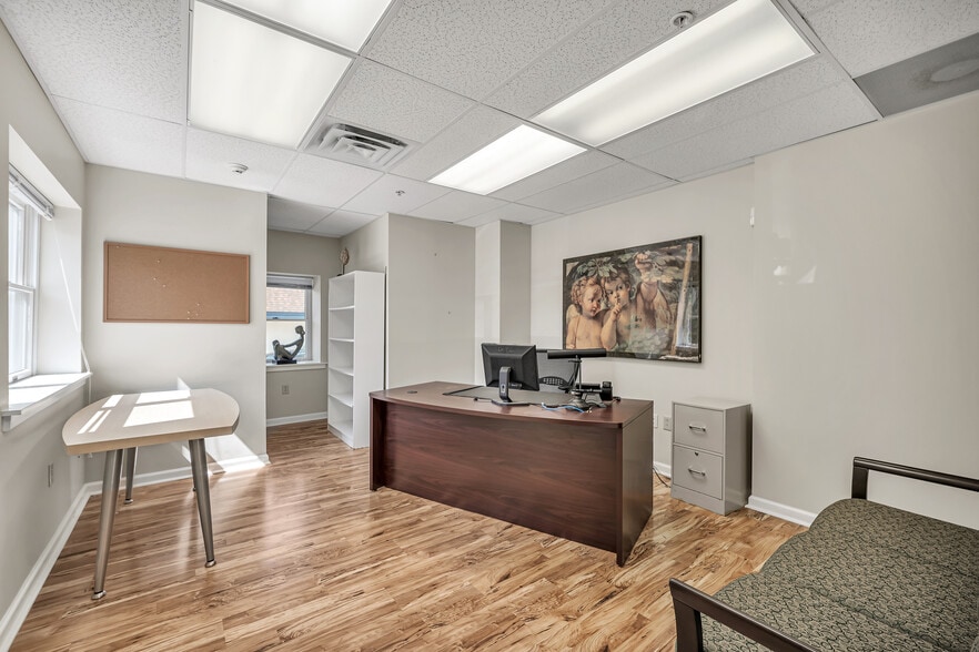 More Photos Of 815 Greenwood Ave, Jenkintown Medical For Sale