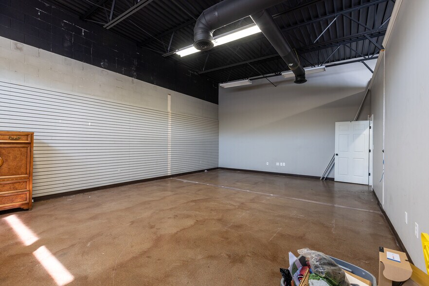 More Photos Of 8445 N Main St, Kansas City Freestanding For Lease