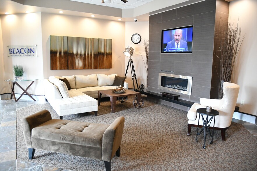 More Photos Of 289 Elm St, Marlborough Warehouse For Lease