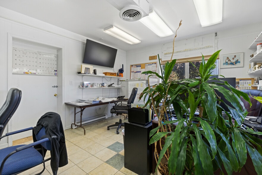 More Photos Of 87 Old River St, Hackensack Office Residential For Lease