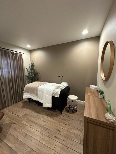 More Photos Of 2015 Fruitville Rd, Sarasota Loft Creative Space For Lease