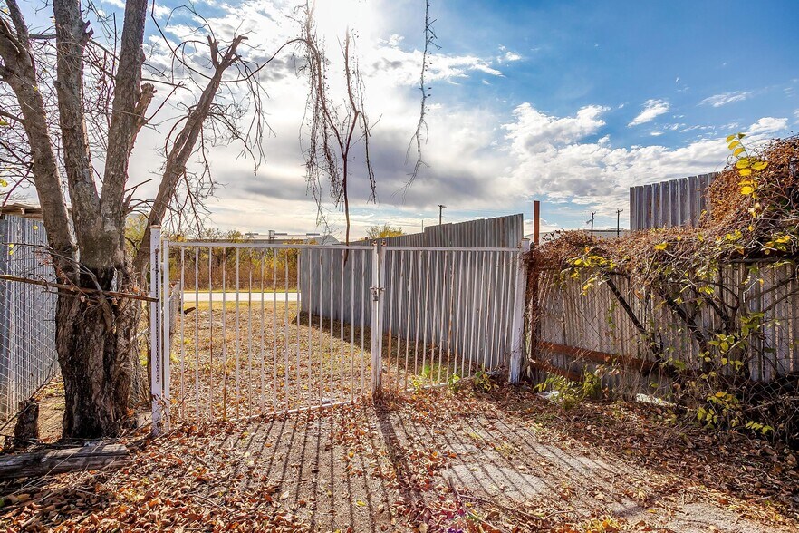 More Photos Of 4140 Mansfield Hwy, Forest Hill Warehouse For Sale