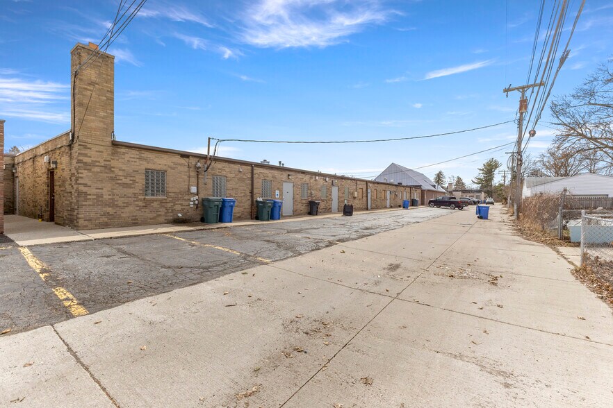 More Photos Of 1800 Grindley Park St, Dearborn Office For Lease