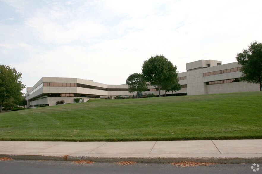 More Photos Of 302 N Walbridge Ave, Madison Office For Sale