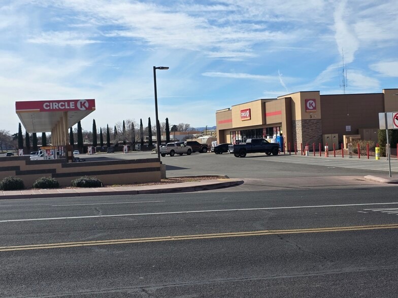 More Photos Of 6 N Lake Powell Blvd, Page Flex For Sale