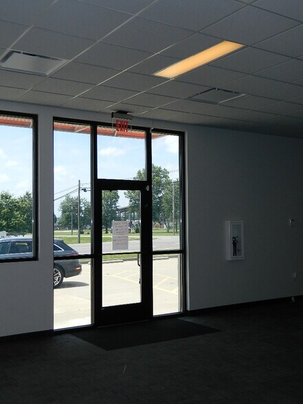 More Photos Of 912 Commerce Dr, Fairfield Freestanding For Lease