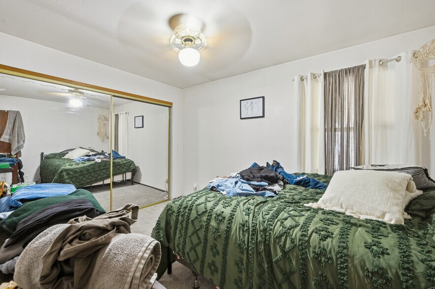 More Photos Of 3511 Redwood St, Clearlake Freestanding For Sale