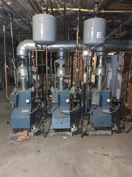 More Photos Of 27-29 Bond St, Hartford Apartments For Sale