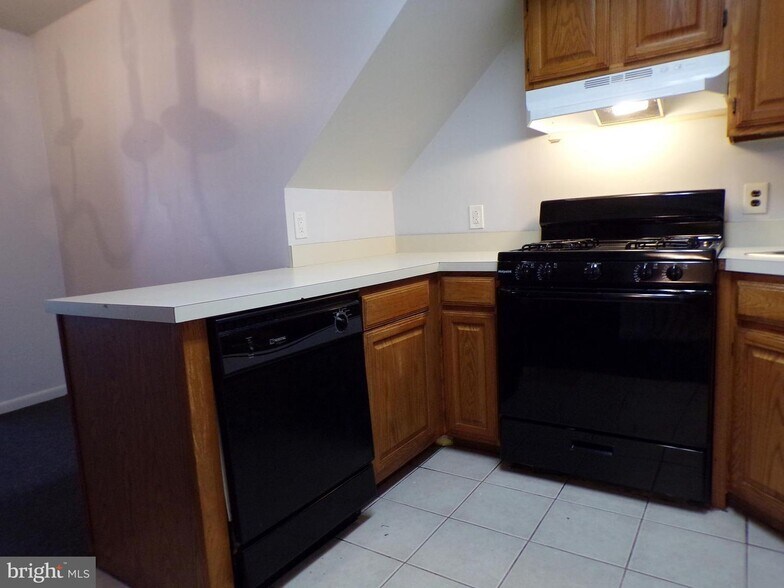 More Photos Of 480 Burnley Ln, Drexel Hill Apartments For Sale