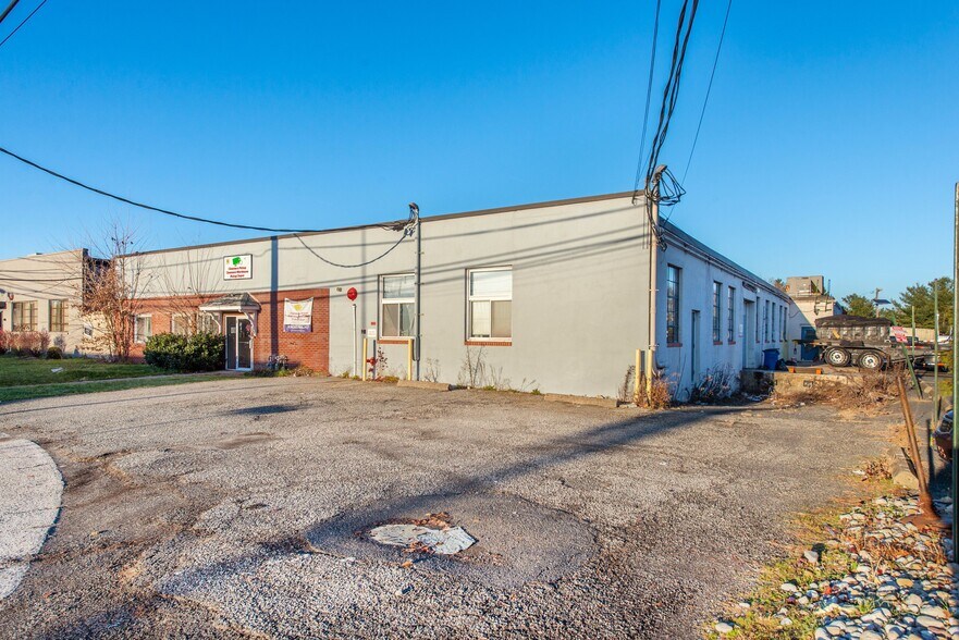 More Photos Of 95 Industrial St E, Clifton Warehouse For Sale