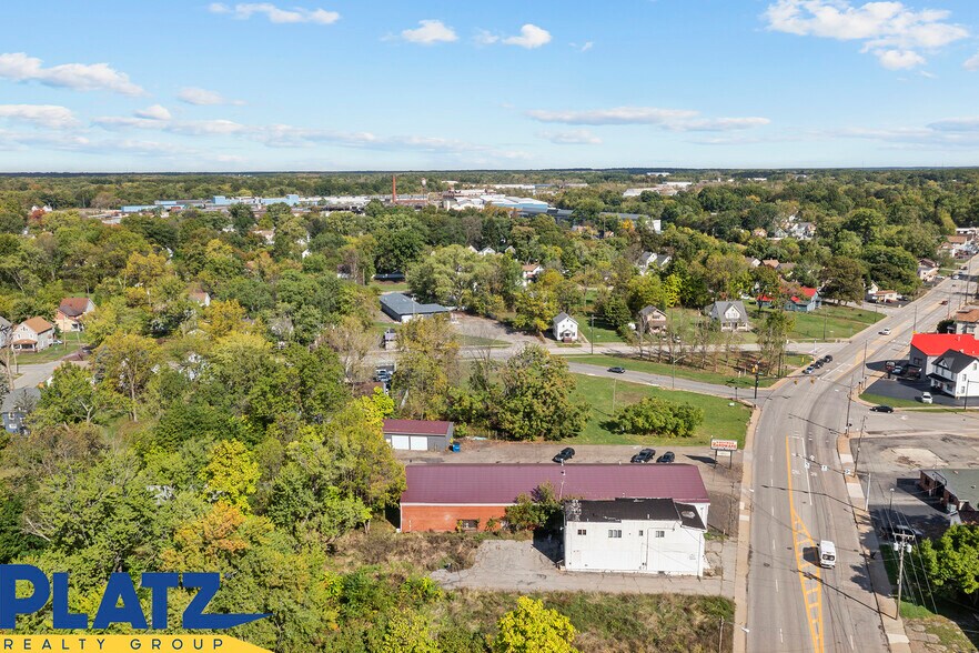 More Photos Of 455 Elm Rd NE, Warren Freestanding For Sale