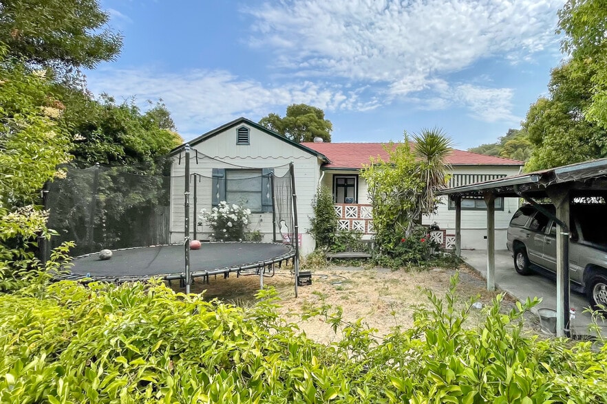 More Photos Of 405 N San Pedro Rd, San Rafael Restaurant For Sale