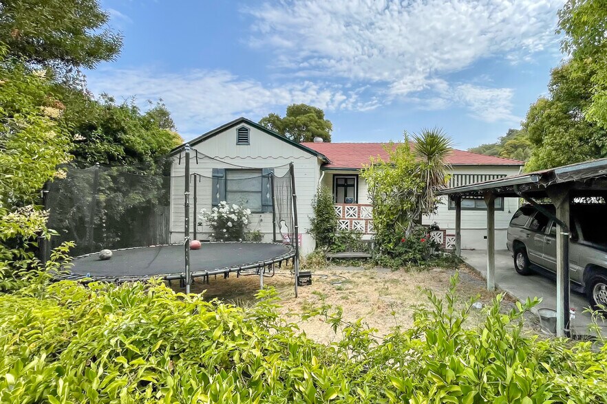 More Photos Of 405 N San Pedro Rd, San Rafael Restaurant For Sale