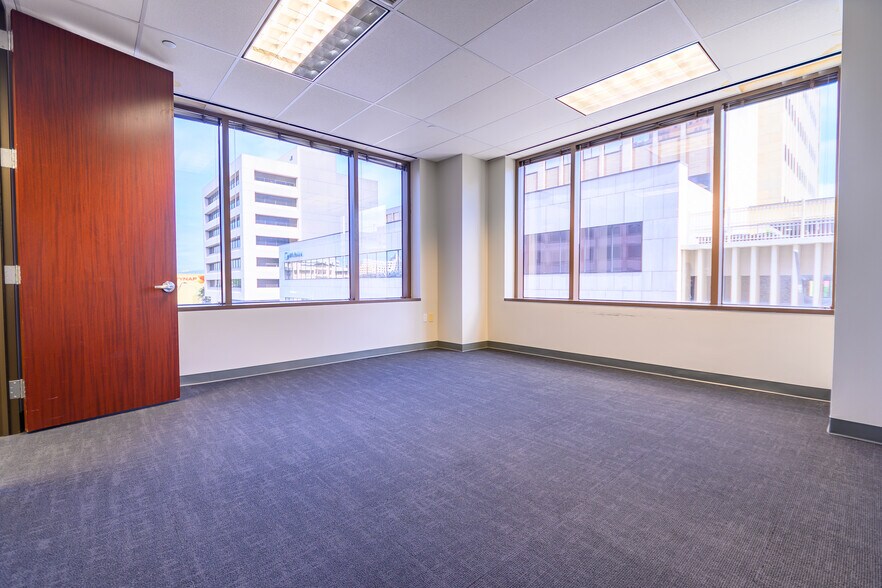 More Photos Of 112 E Pecan St, San Antonio Office For Lease
