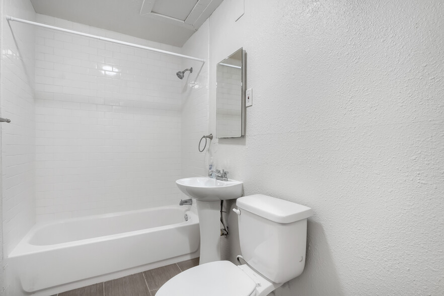 More Photos Of 493-495 Fulton St, Aurora Apartments For Sale
