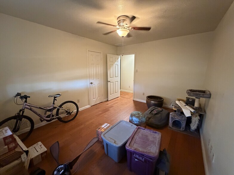 More Photos Of 1030 Canyon Bend Dr, Dripping Springs Industrial For Lease