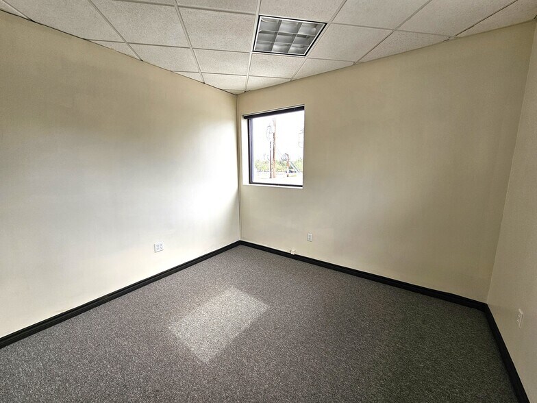 More Photos Of 6713 Broadway, Pearland Unknown For Lease