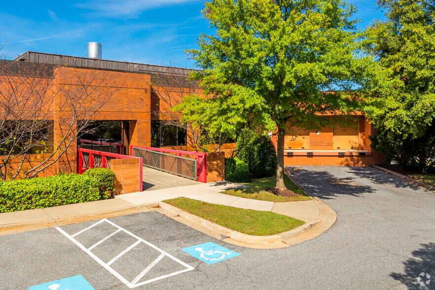 More Photos Of 20358-20386 Seneca Meadows Pky, Germantown Research And Development For Lease