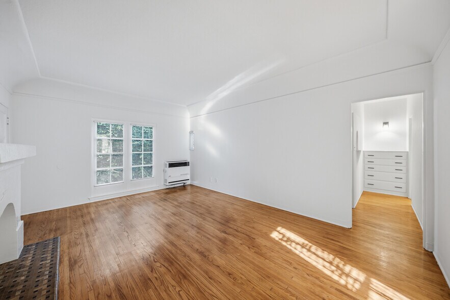 More Photos Of 2930 E 3RD St, Long Beach Apartments For Sale