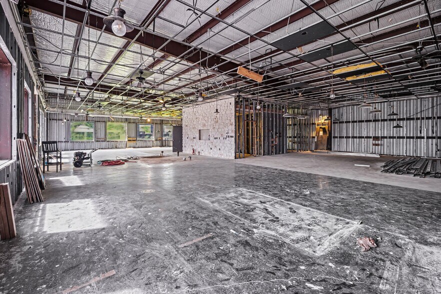 More Photos Of 470 This Way St, Lake Jackson General Retail For Lease