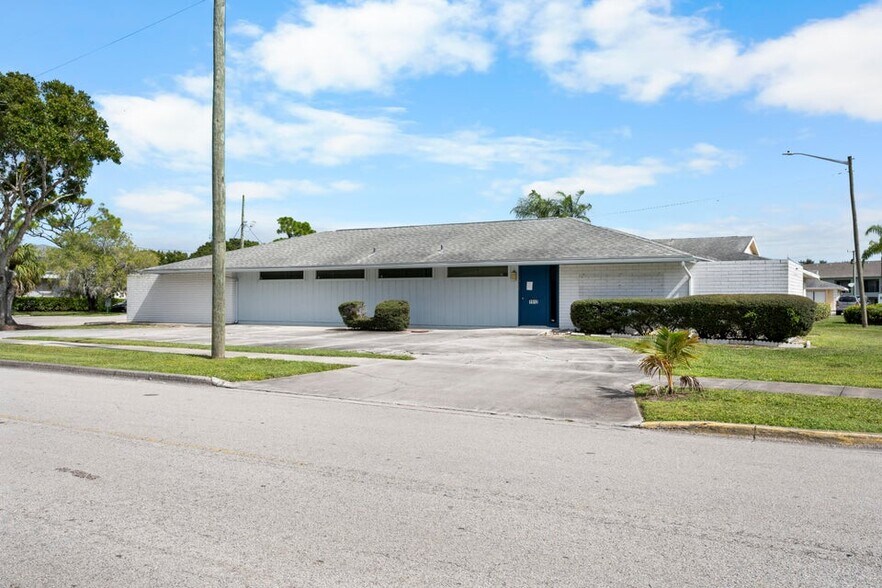 Primary Photo Of 1900 Nebraska Ave, Fort Pierce Medical For Sale