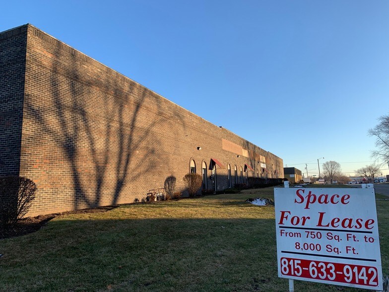 Primary Photo Of 3392-3430 Lonergan Dr, Rockford Manufacturing For Lease