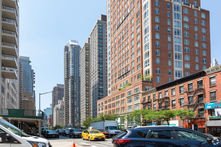 More Photos Of 160 E 65th St, New York Apartments For Lease