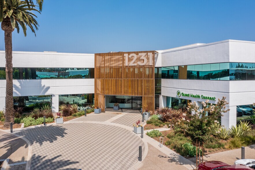 More Photos Of 1231 E Dyer Rd, Santa Ana Office For Sale