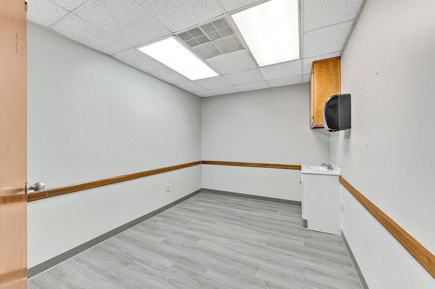 More Photos Of 2110 Hartford Rd, Hampton Medical For Lease