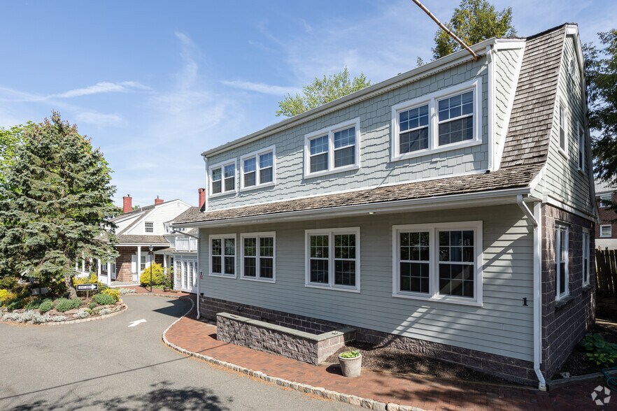 More Photos Of 285 Grand Ave, Englewood Medical For Lease