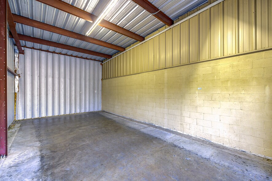 More Photos Of 75 Centrex Dr, Vicksburg Industrial For Lease