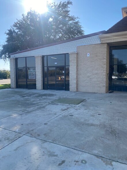 More Photos Of 2270 E El Monte Way, Dinuba Storefront For Lease