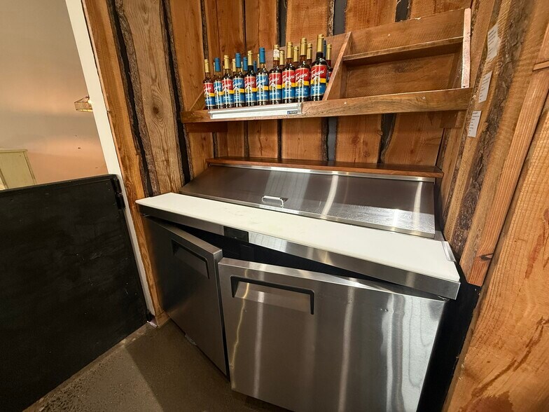 More Photos Of 10 East St, East Granby Storefront Retail Office For Lease