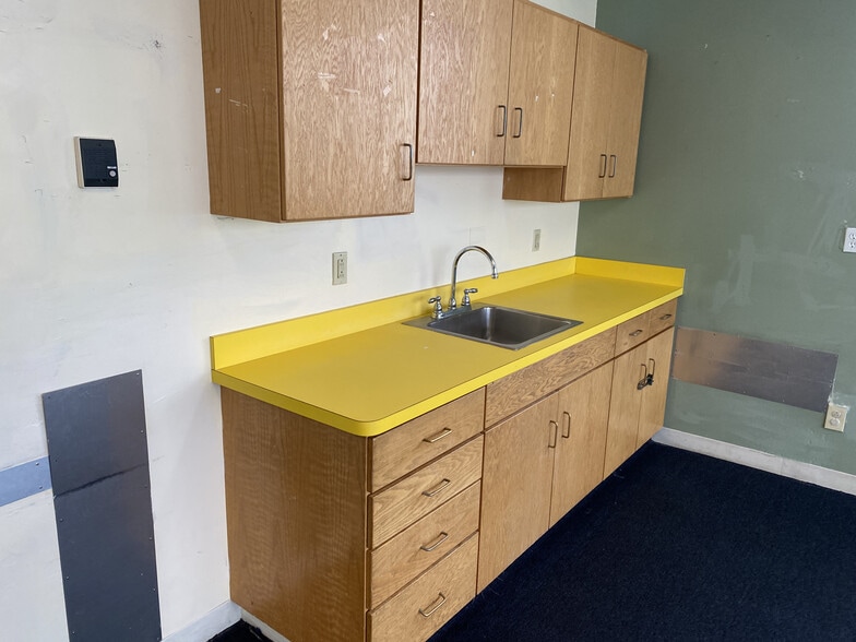 More Photos Of 21640 Miles Rd, North Randall Freestanding For Lease