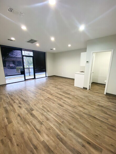 More Photos Of 16753 Donwick Dr, Conroe Warehouse For Lease