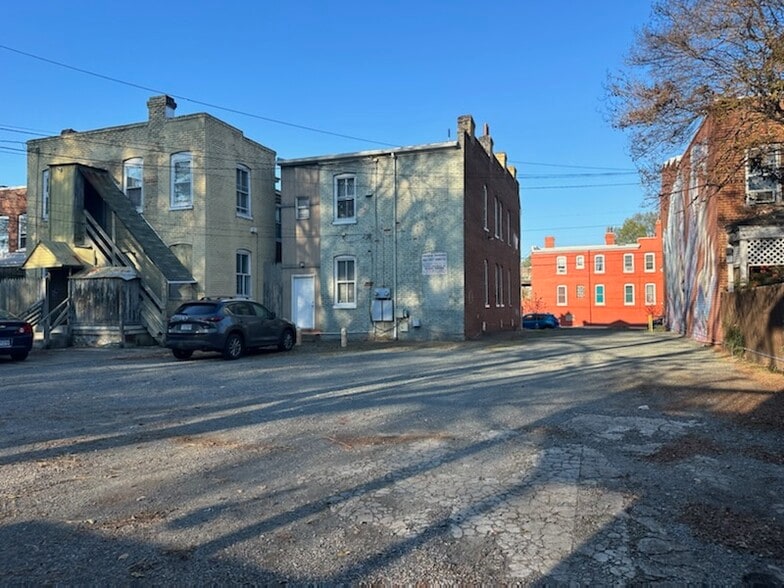 More Photos Of 2111 W Main St, Richmond Office For Lease