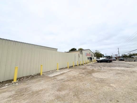 More Photos Of 10702 Cullen Blvd, Houston Warehouse For Sale