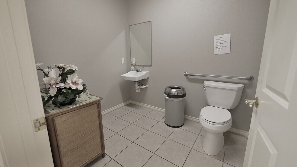 More Photos Of 21230 Kingsland Blvd, Katy Loft Creative Space For Lease