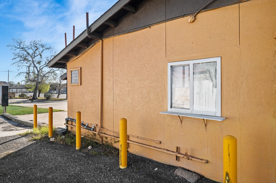 More Photos Of 1710 Second St, Pleasanton Restaurant For Sale