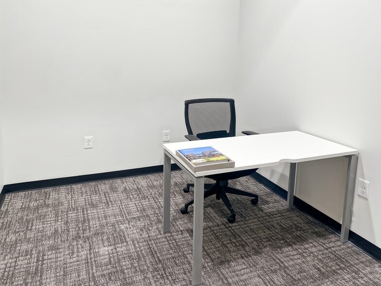 More Photos Of 16102 Chagrin Blvd, Shaker Heights Coworking Space