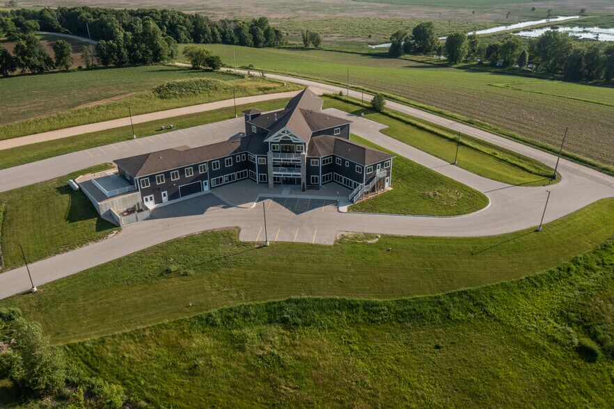 More Photos Of N9450 Mohawk Rd, Theresa Office For Sale