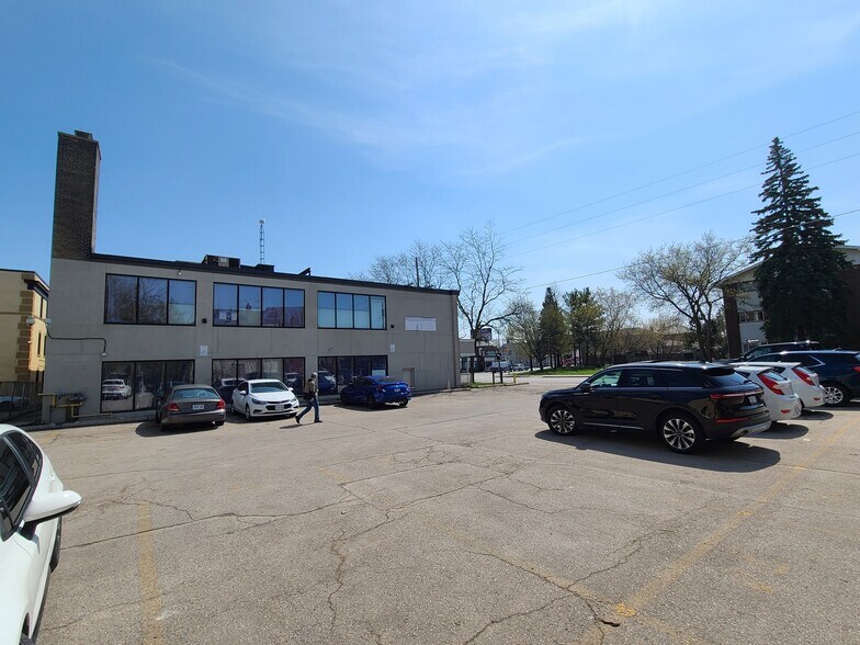 More Photos Of 310 Simcoe St S, Oshawa Office For Lease