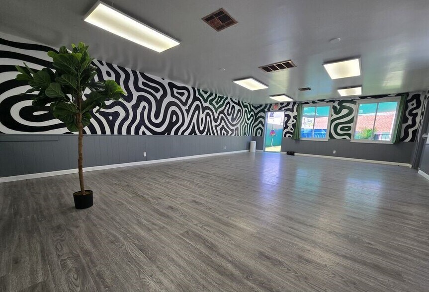 More Photos Of 175-177 S Robertson Blvd, Beverly Hills Storefront For Lease