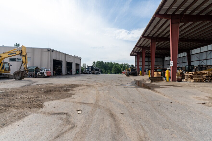 More Photos Of 563 Plains Rd, Tamworth Warehouse For Lease