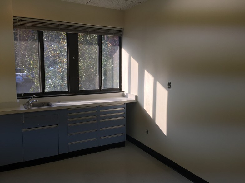 More Photos Of 65 Mountain Blvd, Warren Medical For Sale