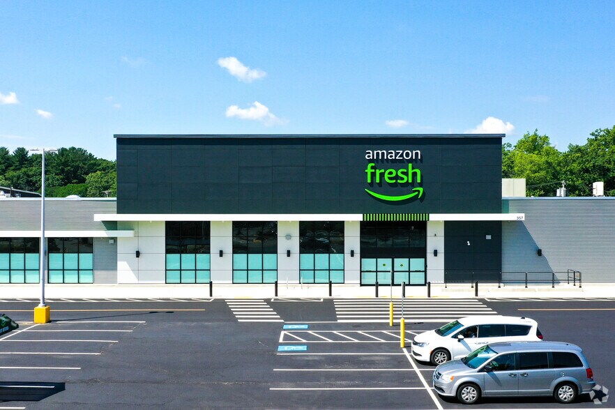More Photos Of 325-359 Broadway, Saugus Unknown For Lease