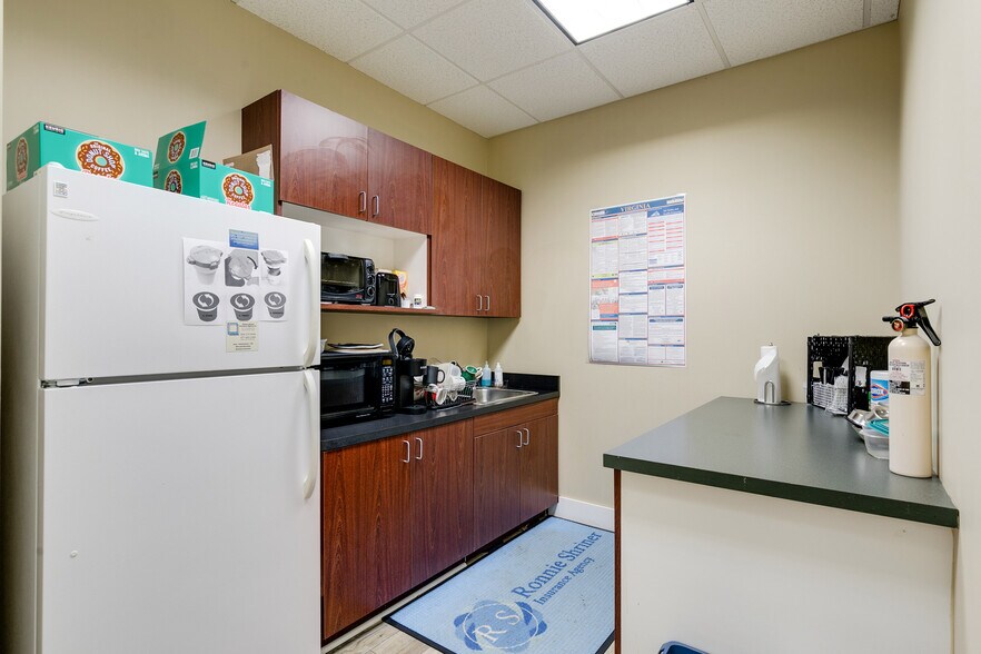 More Photos Of 2571 Homeview Dr, Henrico Medical For Lease